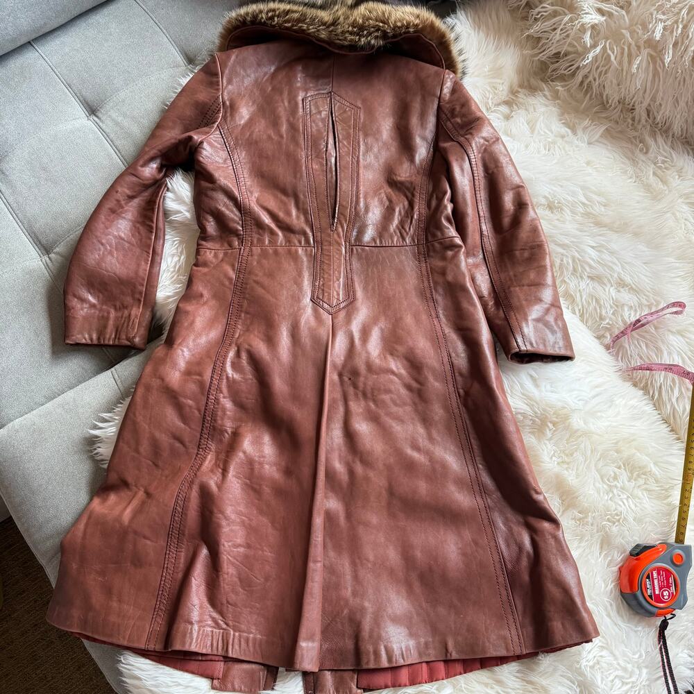 Vintage Brown Leather Coat with Fur Collar - Picture 10 of 15